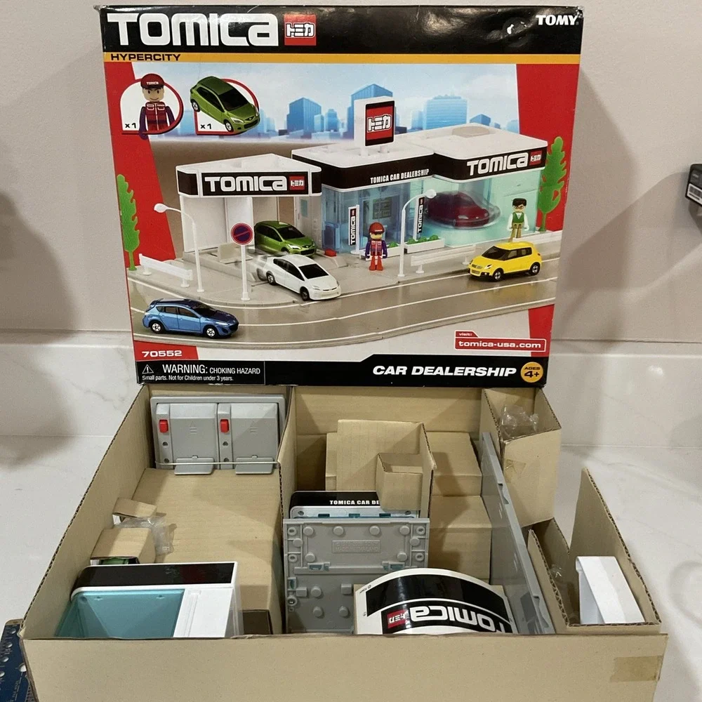 NIB Tomica Hypercity Tomy Car dealership 70552 Green Mazda Demio NEW